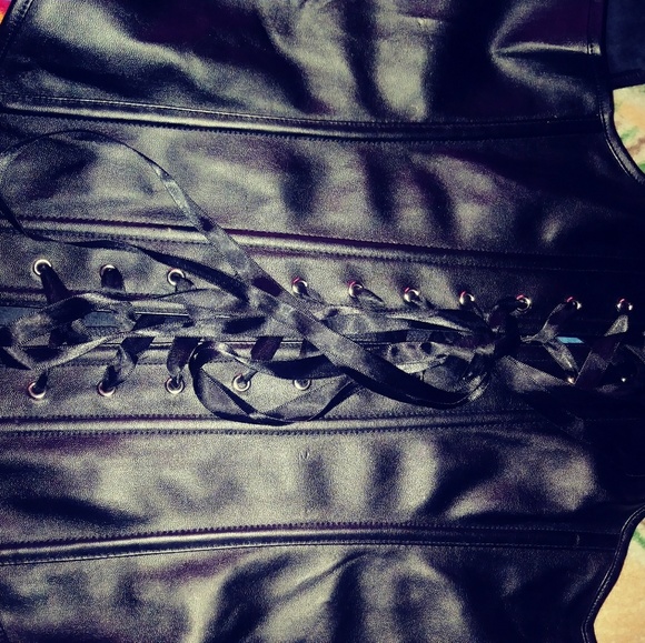 Plus Size Sexy faux leather Corset - Picture 5 of 6
